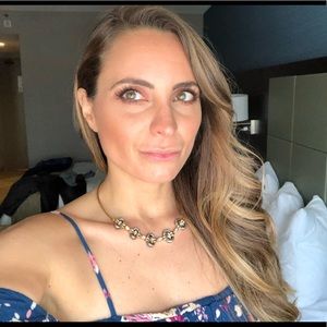 Meet your Posher, Jenna.